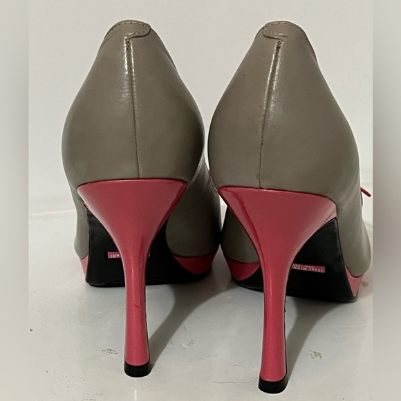 Isaac Mizrahi | Taupe and Pink Peep-Toe Stilettos with bows - Size 9.5 - Picture 9 of 16